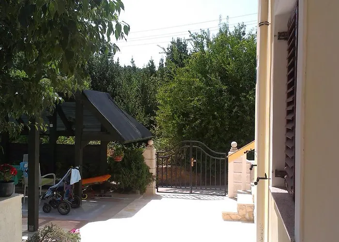 Rena & Filip, By The Apartamento Preko