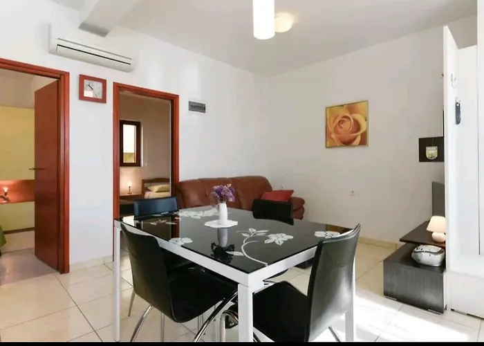 Rena & Filip, By The 普莱克